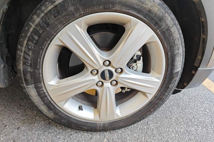 Used Lincoln MKC 2017 2.0T Two-Wheel Drive Zunyue Edition Right Front Wheel Hub