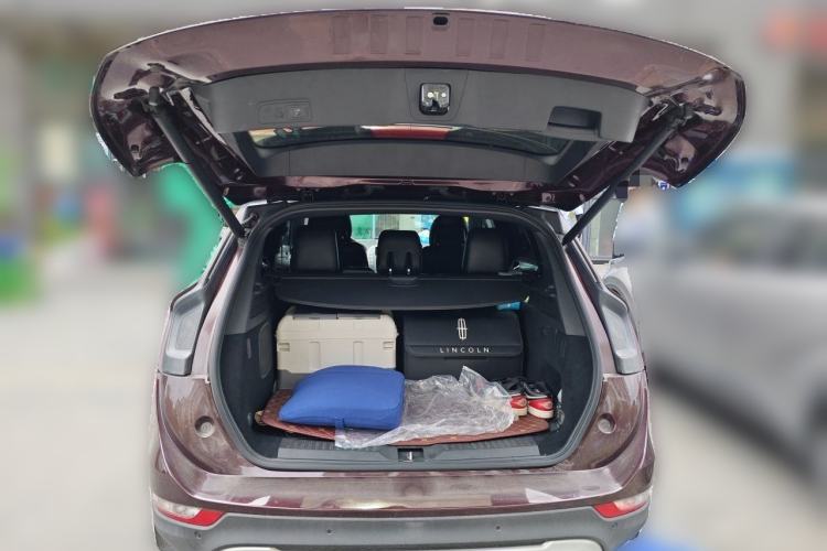 Used Lincoln MKC 2017 2.0T Two-Wheel Drive Deluxe Edition Trunk