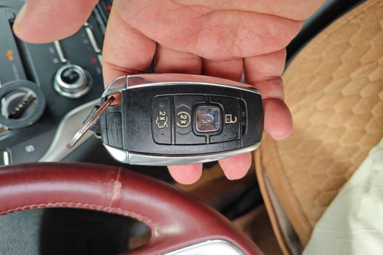 Used Lincoln MKC 2017 2.0T Two-Wheel Drive Deluxe Edition Vehicle Key