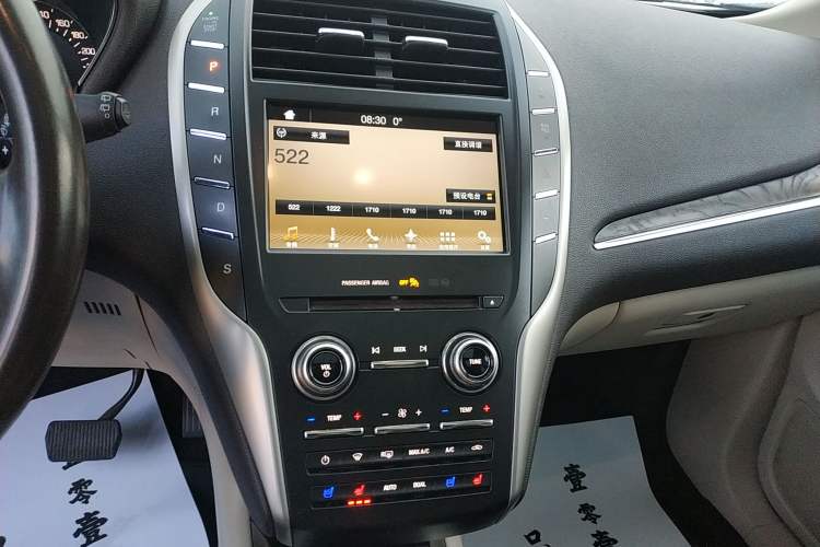 Used Lincoln MKC 2017 2.0T Four-Wheel Drive Zunya Edition Audio And AC Panel