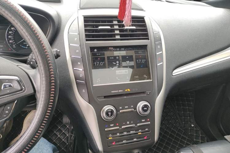 Used Lincoln MKC 2017 2.0T Two-Wheel Drive Deluxe Edition Audio And AC Panel