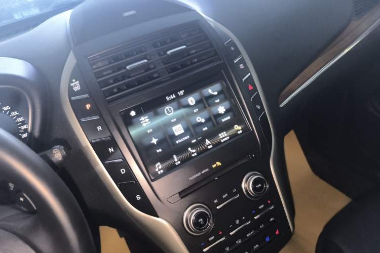 Used Lincoln MKC 2017 2.0T Four-Wheel Drive Zunya Edition Audio And AC Panel