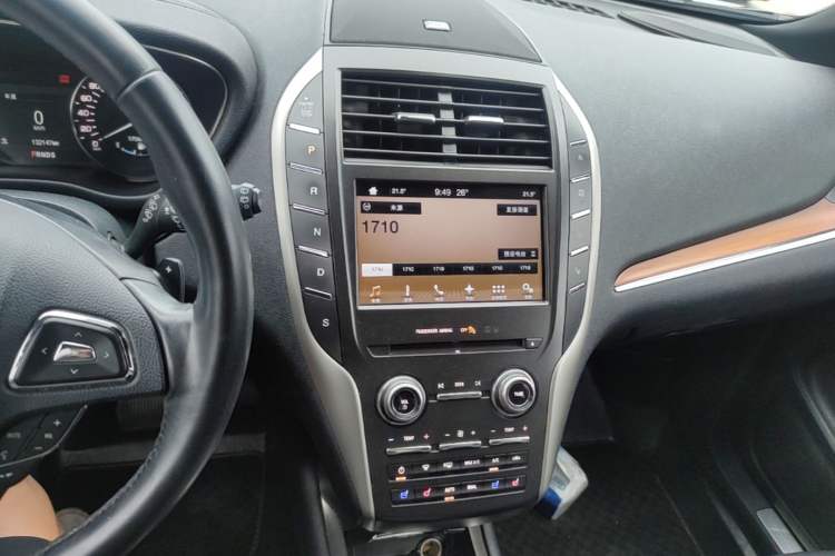 Used Lincoln MKC 2017 2.0T Four-Wheel Drive Zunya Edition Audio And AC Panel