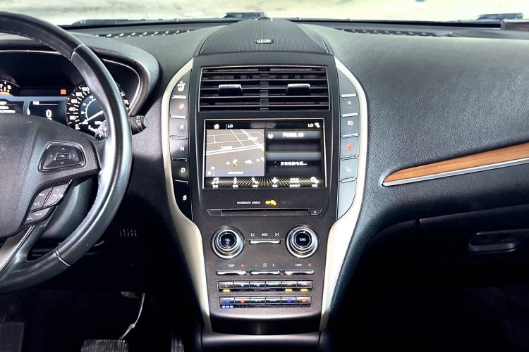 Used Lincoln MKC 2017 2.0T Four-Wheel Drive Zunya Edition Audio And AC Panel