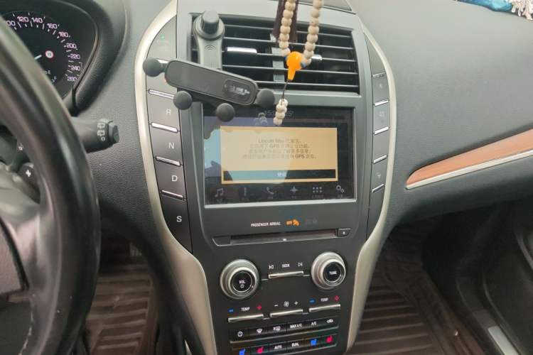 Used Lincoln MKC 2017 2.0T Four-Wheel Drive Zunya Edition Audio And AC Panel