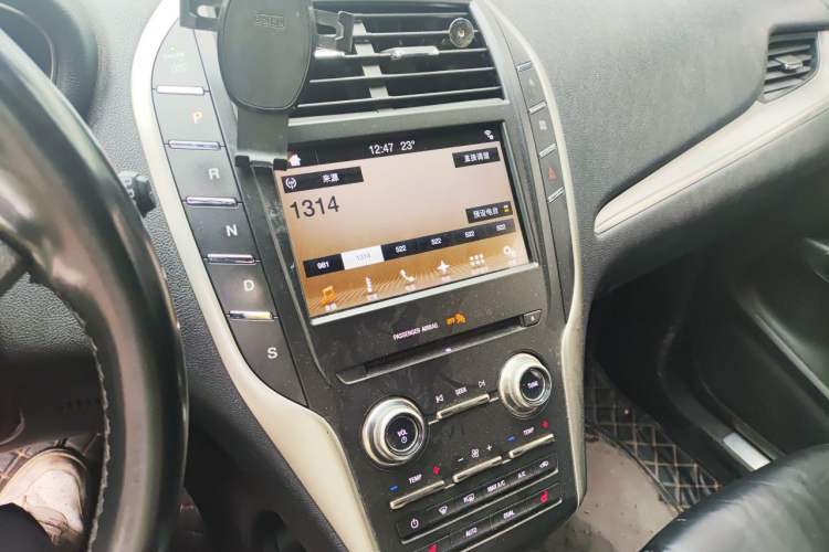 Used Lincoln MKC 2017 2.0T Two-Wheel Drive Deluxe Edition Audio And AC Panel