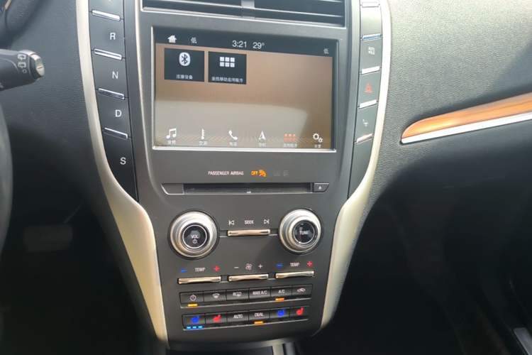 Used Lincoln MKC 2017 2.0T Four-Wheel Drive Zunya Edition Audio And AC Panel