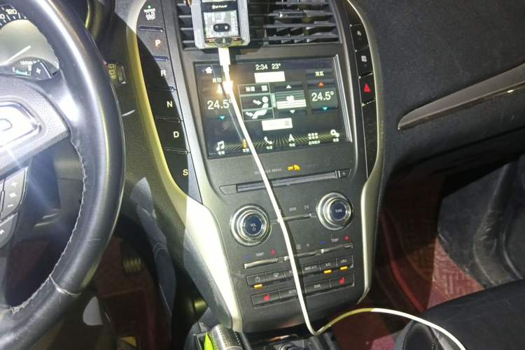 Used Lincoln MKC 2017 2.0T Two-Wheel Drive Deluxe Edition Audio And AC Panel
