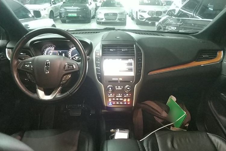 Used Lincoln MKC 2017 2.0T Four-Wheel Drive Prestige Edition Center Console