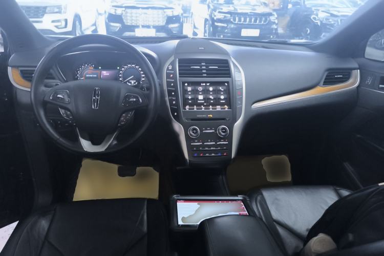 Used Lincoln MKC 2017 2.0T Four-Wheel Drive Zunya Edition Center Console