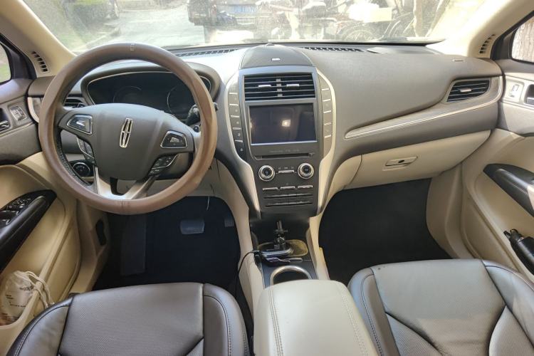 Used Lincoln MKC 2017 2.0T Two-Wheel-Drive Luxury Edition Center Console