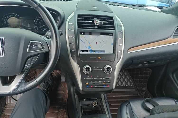Used Lincoln MKC 2017 2.0T Two-Wheel-Drive Luxury Edition Center Console
