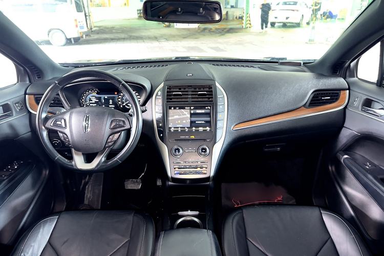 Used Lincoln MKC 2017 2.0T Four-Wheel Drive Zunya Edition Center Console