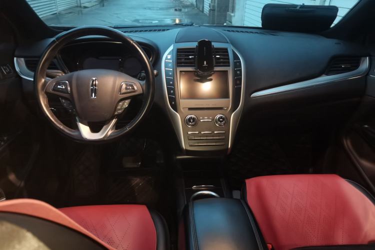 Used Lincoln MKC 2017 2.0T Two-Wheel Drive Deluxe Edition Center Console