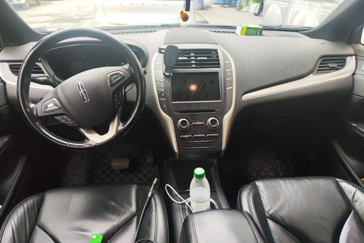 Used Lincoln MKC 2017 2.0T Two-Wheel Drive Deluxe Edition Center Console