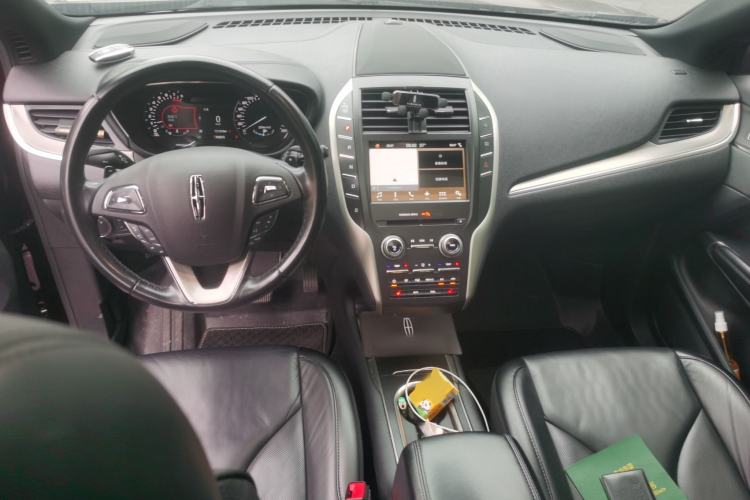 Used Lincoln MKC 2017 2.0T Two-Wheel Drive Deluxe Edition Center Console