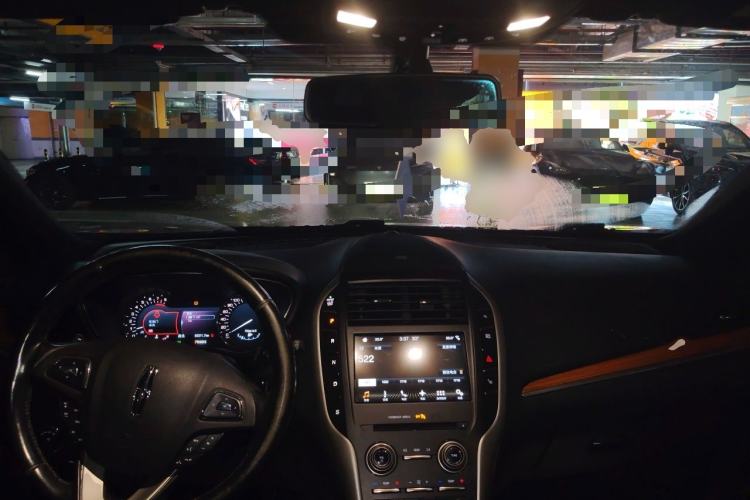 Used Lincoln MKC 2017 2.0T Two-Wheel-Drive Luxury Edition Center Console