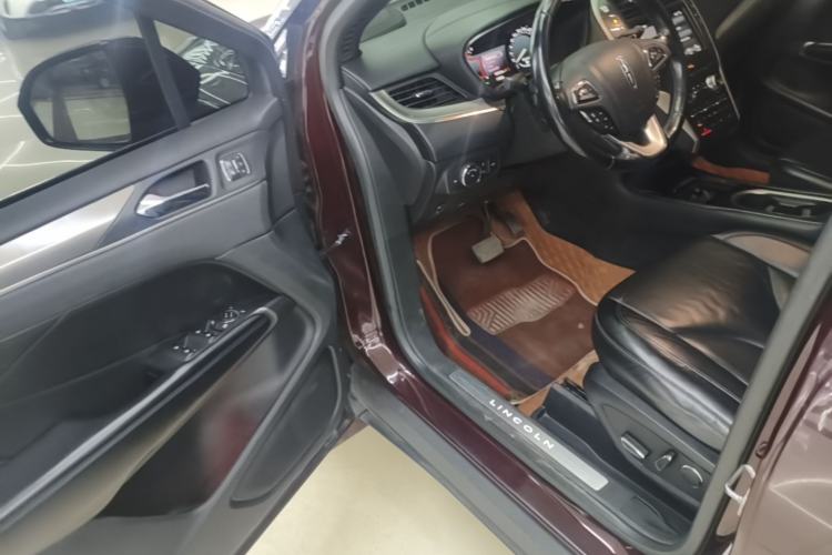 Used Lincoln MKC 2017 2.0T Two-Wheel Drive Deluxe Edition Driver Seat