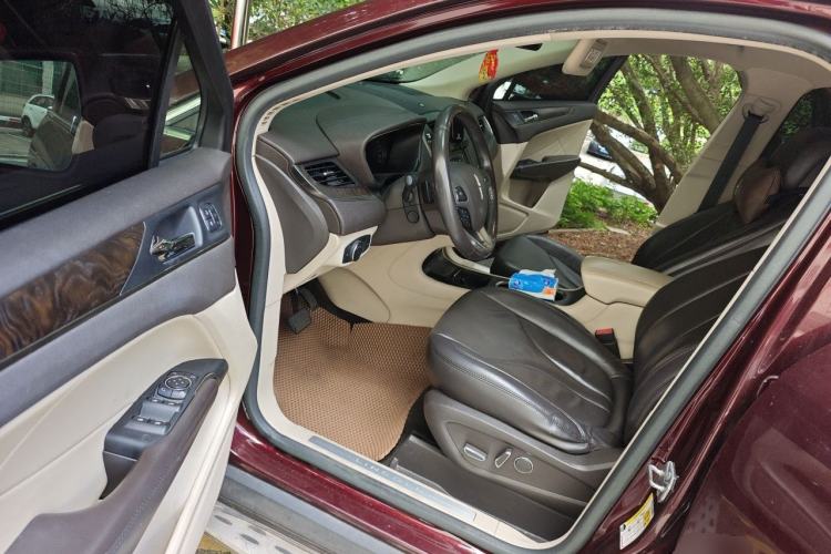 Used Lincoln MKC 2017 2.0T Two-Wheel Drive Deluxe Edition Driver Seat