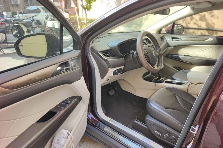 Used Lincoln MKC 2017 2.0T Two-Wheel-Drive Luxury Edition Driver Seat
