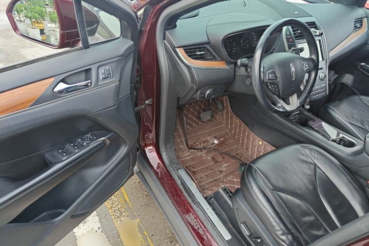 Used Lincoln MKC 2017 2.0T Two-Wheel-Drive Luxury Edition Driver Seat