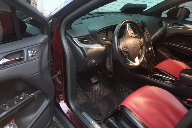 Used Lincoln MKC 2017 2.0T Two-Wheel Drive Deluxe Edition Driver Seat