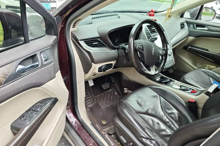 Used Lincoln MKC 2017 2.0T Two-Wheel-Drive Luxury Edition Driver Seat
