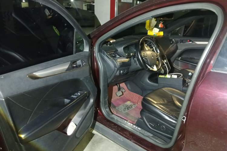 Used Lincoln MKC 2017 2.0T Two-Wheel Drive Deluxe Edition Driver Seat