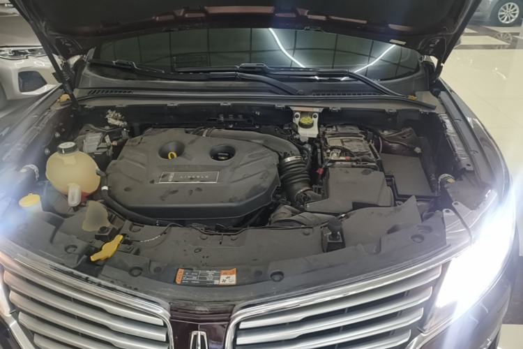Used Lincoln MKC 2017 2.0T Two-Wheel Drive Deluxe Edition Engine Bay