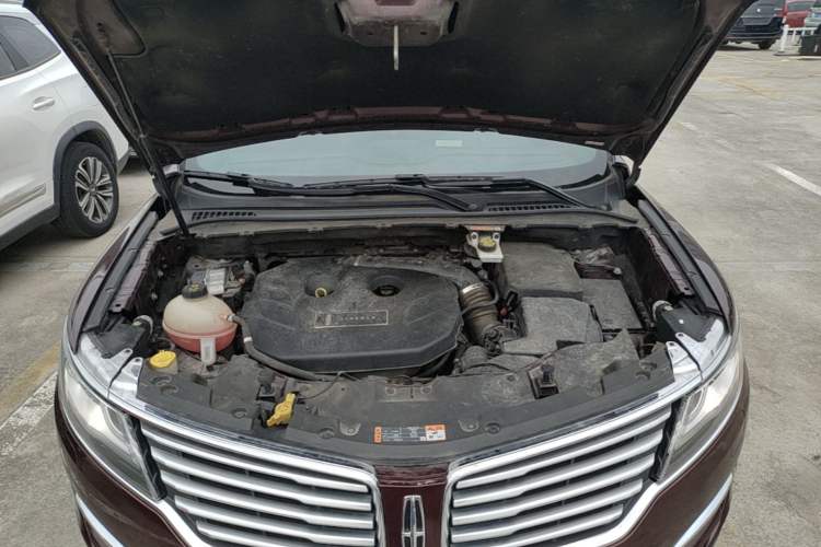 Used Lincoln MKC 2017 2.0T Two-Wheel Drive Deluxe Edition Engine Bay