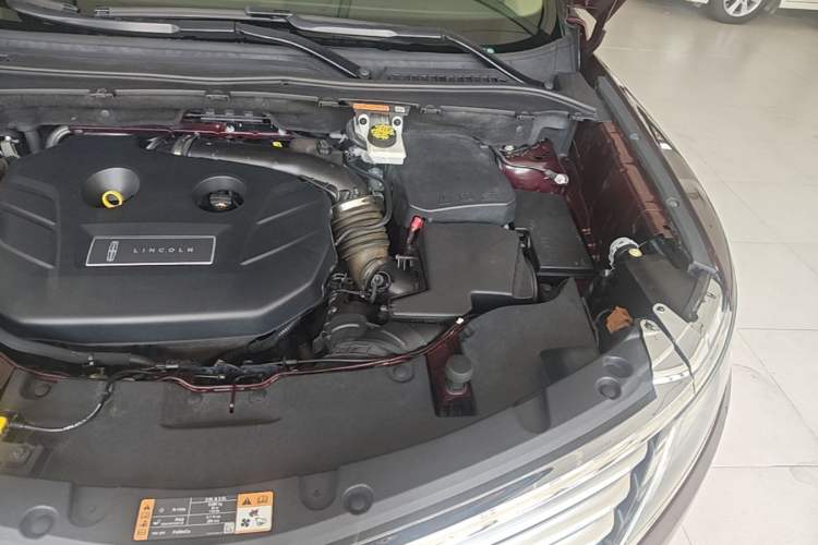 Used Lincoln MKC 2017 2.0T Two-Wheel-Drive Luxury Edition Engine Bay Left