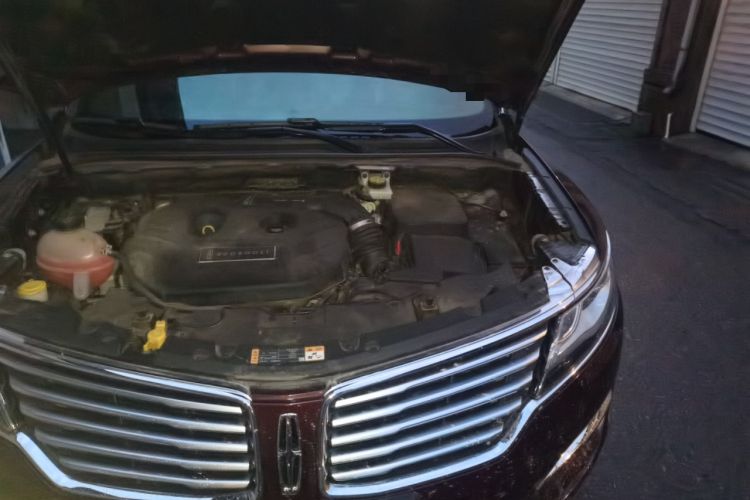 Used Lincoln MKC 2017 2.0T Two-Wheel Drive Deluxe Edition Engine Bay Left