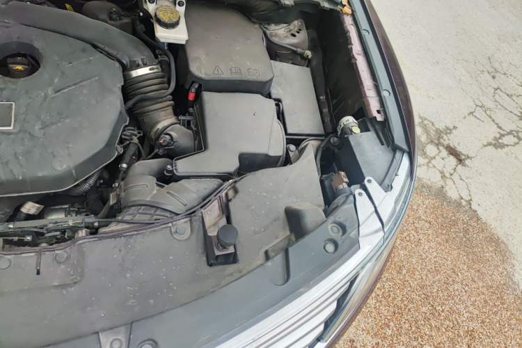 Used Lincoln MKC 2017 2.0T Two-Wheel Drive Deluxe Edition Engine Bay Left