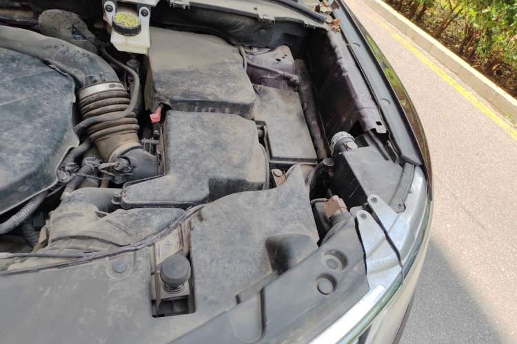 Used Lincoln MKC 2017 2.0T Two-Wheel Drive Deluxe Edition Engine Bay Left