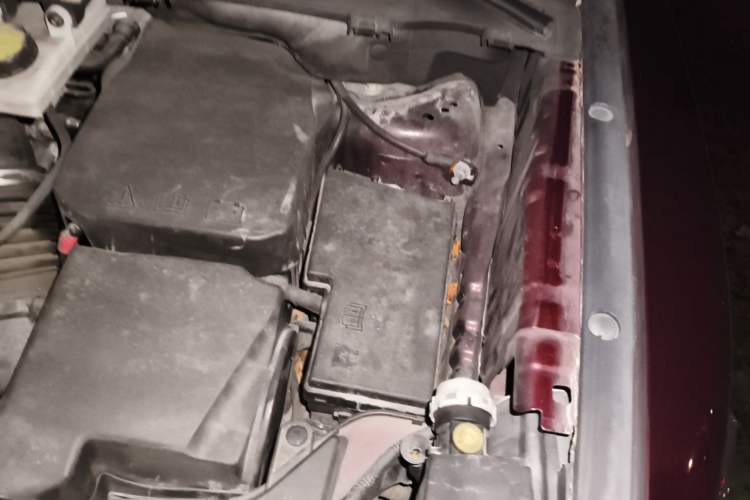 Used Lincoln MKC 2017 2.0T Two-Wheel-Drive Luxury Edition Engine Bay Left