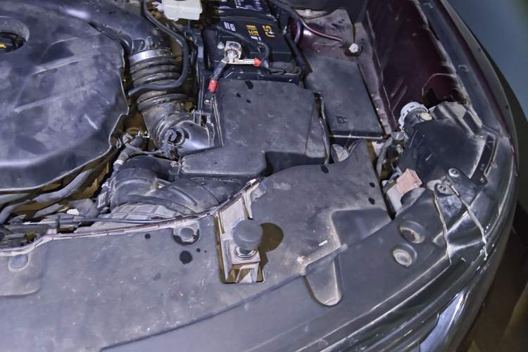 Used Lincoln MKC 2017 2.0T Two-Wheel Drive Deluxe Edition Engine Bay Left
