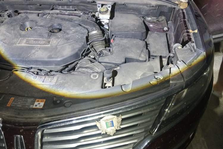 Used Lincoln MKC 2017 2.0T Two-Wheel Drive Deluxe Edition Engine Bay Left