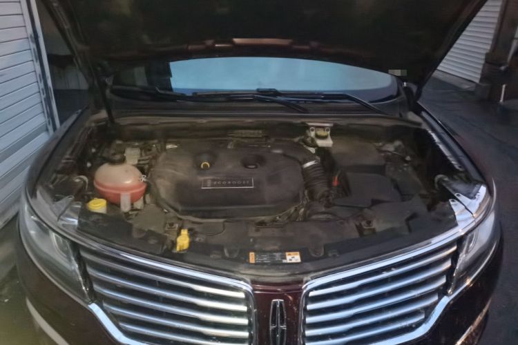 Used Lincoln MKC 2017 2.0T Two-Wheel Drive Deluxe Edition Engine Bay