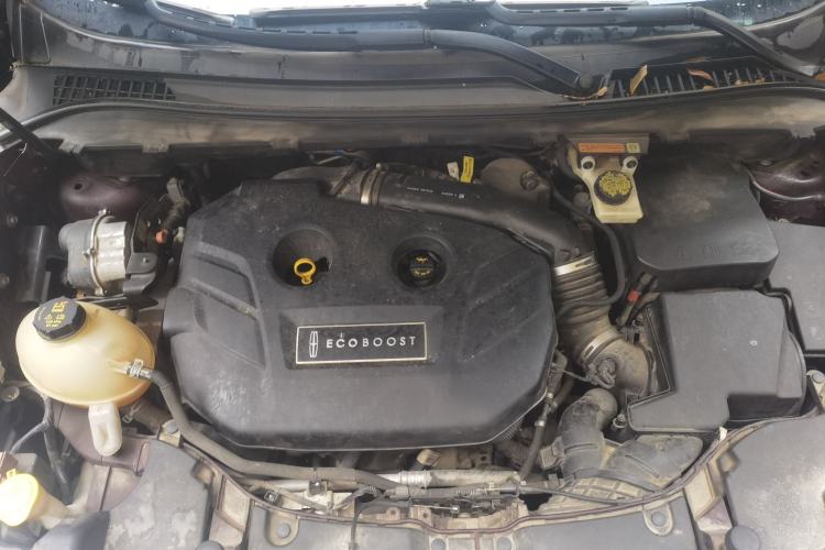 Used Lincoln MKC 2017 2.0T Two-Wheel Drive Deluxe Edition Engine Bay