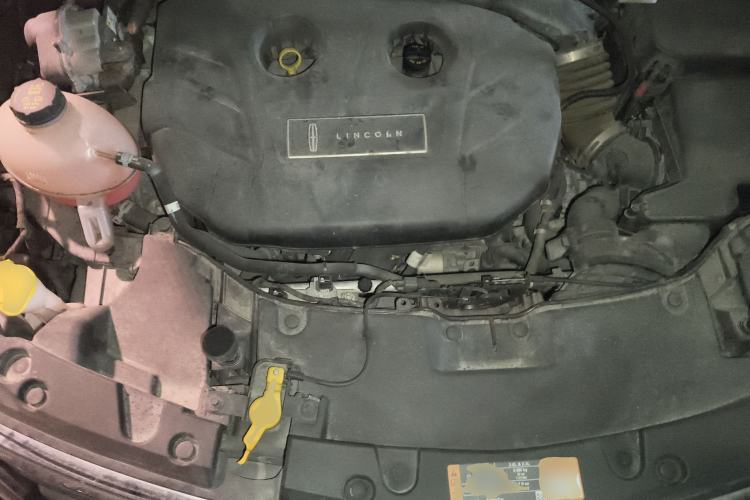 Used Lincoln MKC 2017 2.0T Two-Wheel Drive Deluxe Edition Engine Bay