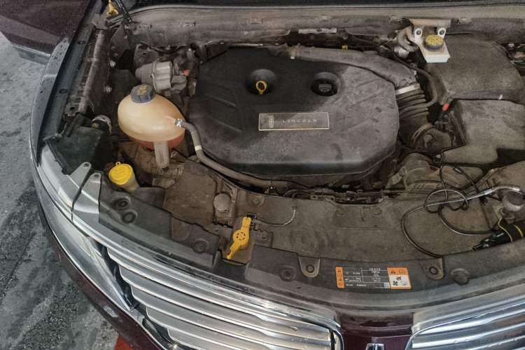 Used Lincoln MKC 2017 2.0T Two-Wheel Drive Deluxe Edition Engine Bay Right