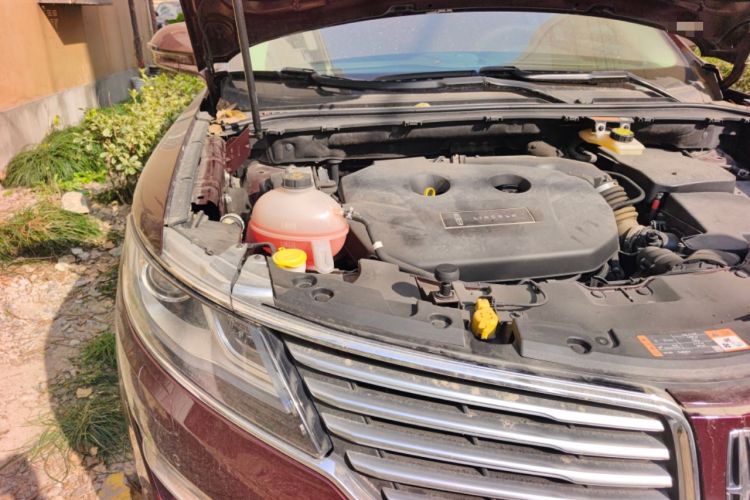 Used Lincoln MKC 2017 2.0T Two-Wheel-Drive Luxury Edition Engine Bay Right