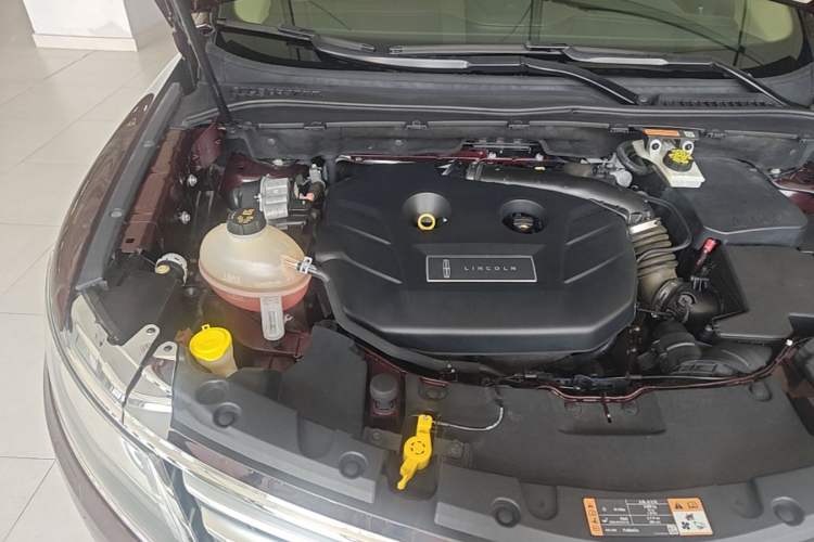 Used Lincoln MKC 2017 2.0T Two-Wheel-Drive Luxury Edition Engine Bay Right
