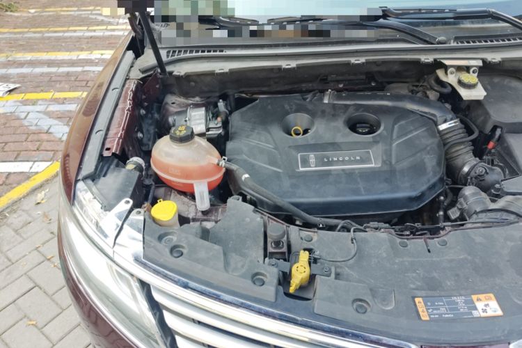 Used Lincoln MKC 2017 2.0T Two-Wheel Drive Deluxe Edition Engine Bay Right