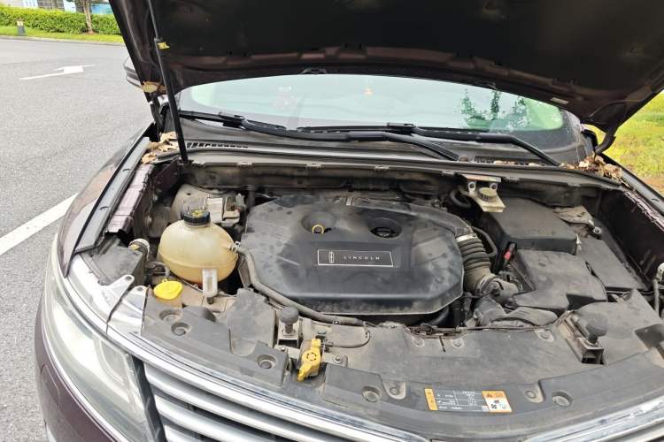 Used Lincoln MKC 2017 2.0T Two-Wheel-Drive Luxury Edition Engine Bay Right