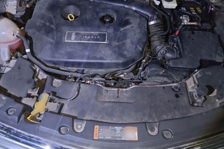 Used Lincoln MKC 2017 2.0T Two-Wheel Drive Deluxe Edition Engine Bay