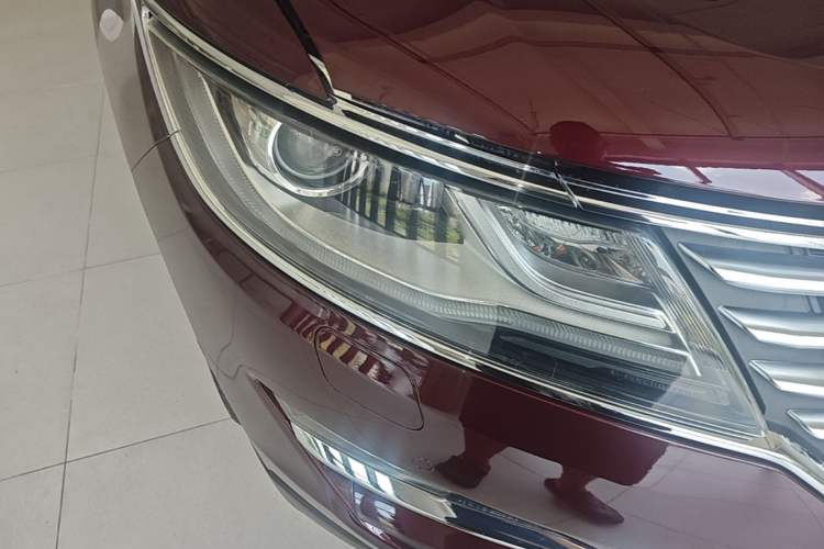 Used Lincoln MKC 2017 2.0T Two-Wheel-Drive Luxury Edition Exterior 3