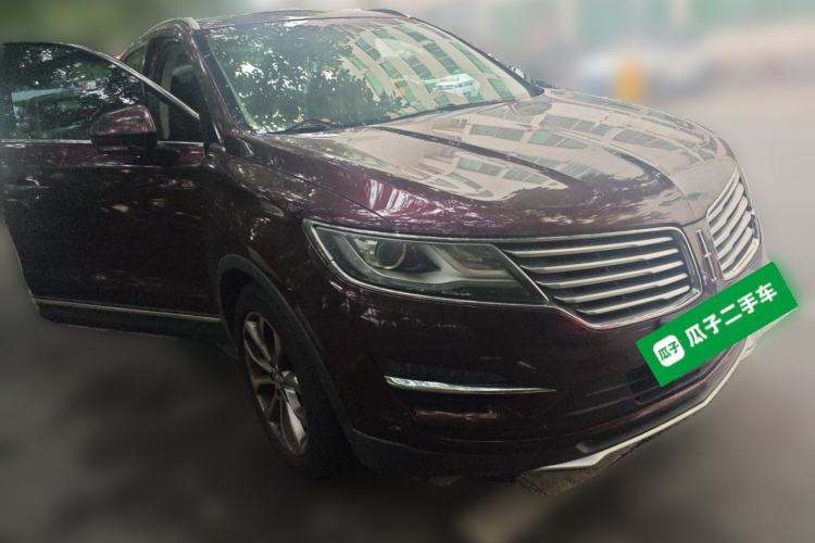 Used Lincoln MKC 2017 2.0T Two-Wheel Drive Deluxe Edition Front Right 45 Deg