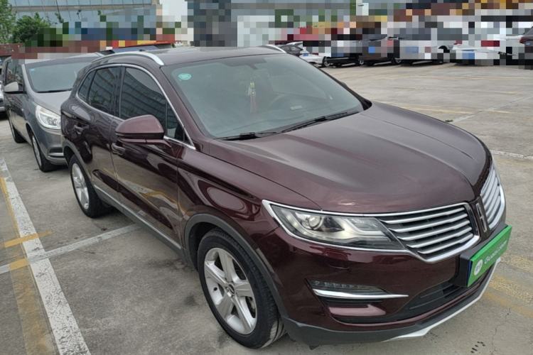 Used Lincoln MKC 2017 2.0T Two-Wheel Drive Deluxe Edition Front Right 45 Deg