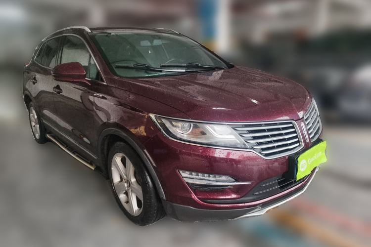 Used Lincoln MKC 2017 2.0T Two-Wheel Drive Deluxe Edition Front Right 45 Deg